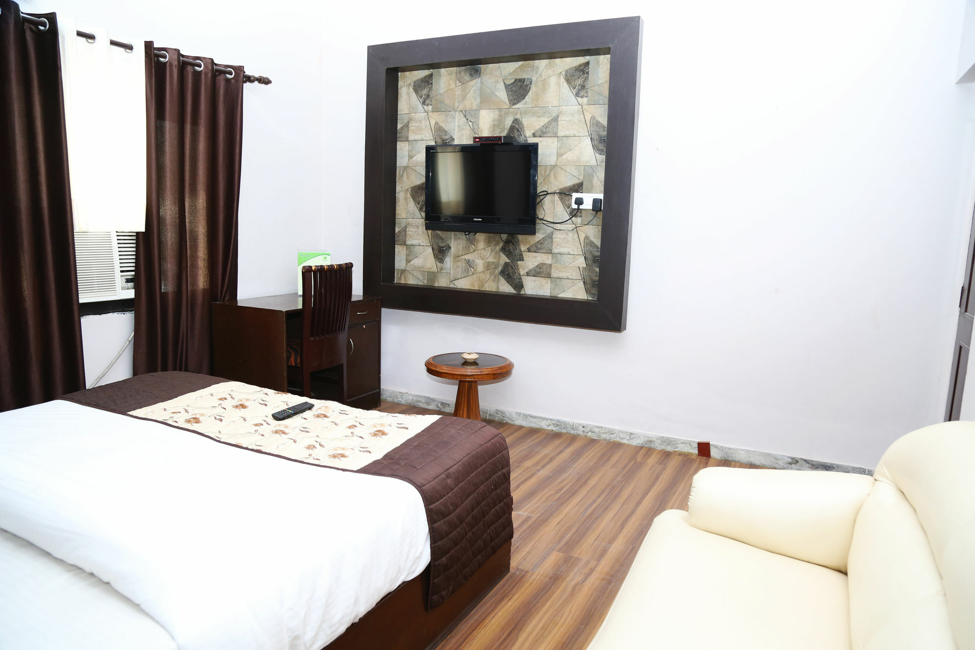 Pacific Inn Suryansh Hotel Гургаон Экстерьер фото